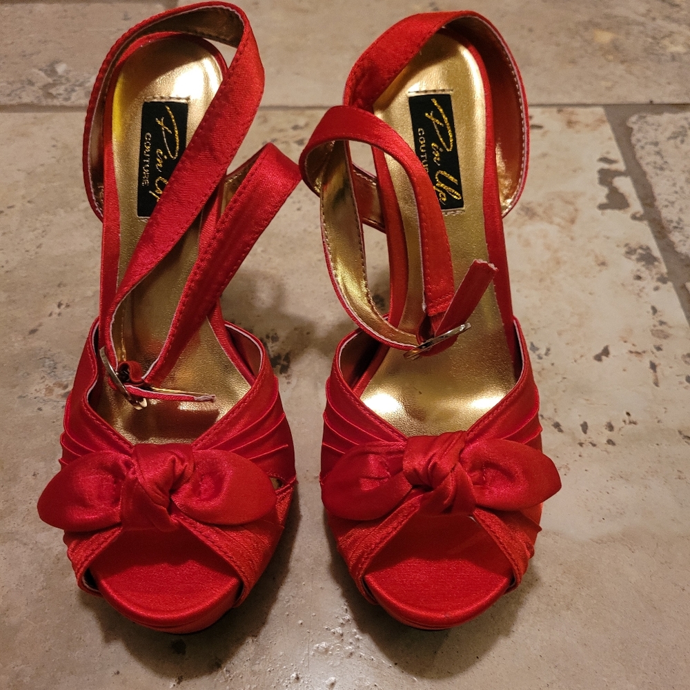 Pinup Couture Bettie-04 Platform Peep Toe Red Shoe